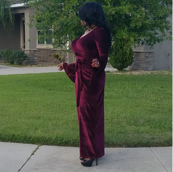 ❣Beautiful Burgundy Crushed Velvet Maxi Dress - Picture 7 of 7
